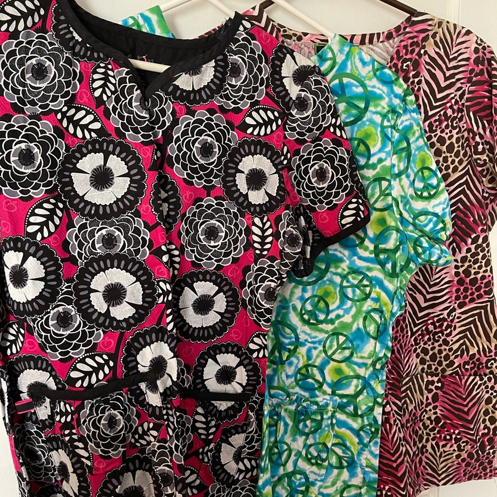 3 Scrub Tops Large, Large, Small (ALL FIT LIKE MEDIUM)